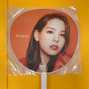 Amazon.co.jp: NiziU マコ まこ うちわ 全9種 : ホーム＆キッチン