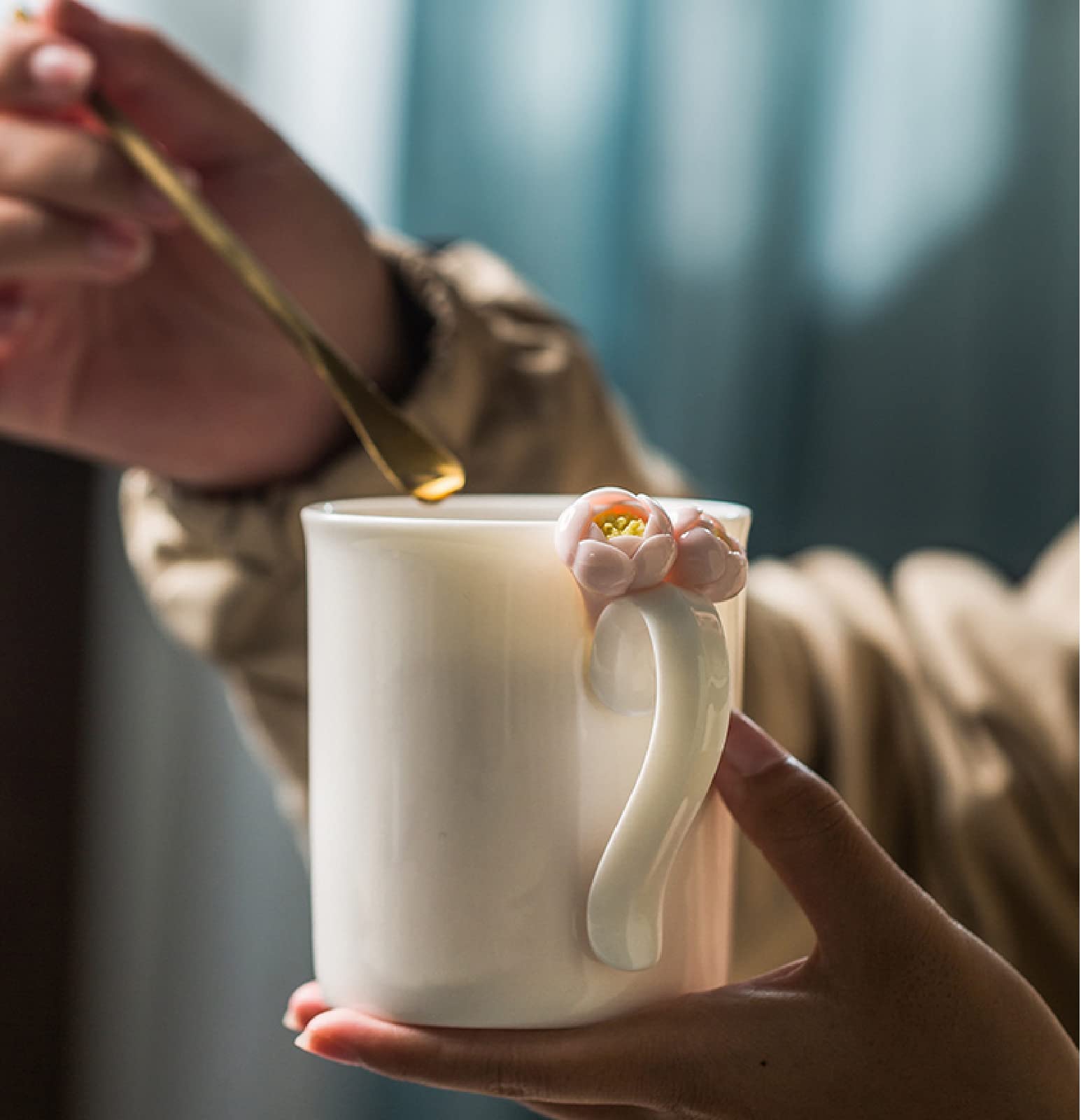 Tazza da caffè in ceramica fatta a mano con fiori bianchi Tazza da tè Tazza da caffè in ceramica Tazza Regalo per ufficio e casa