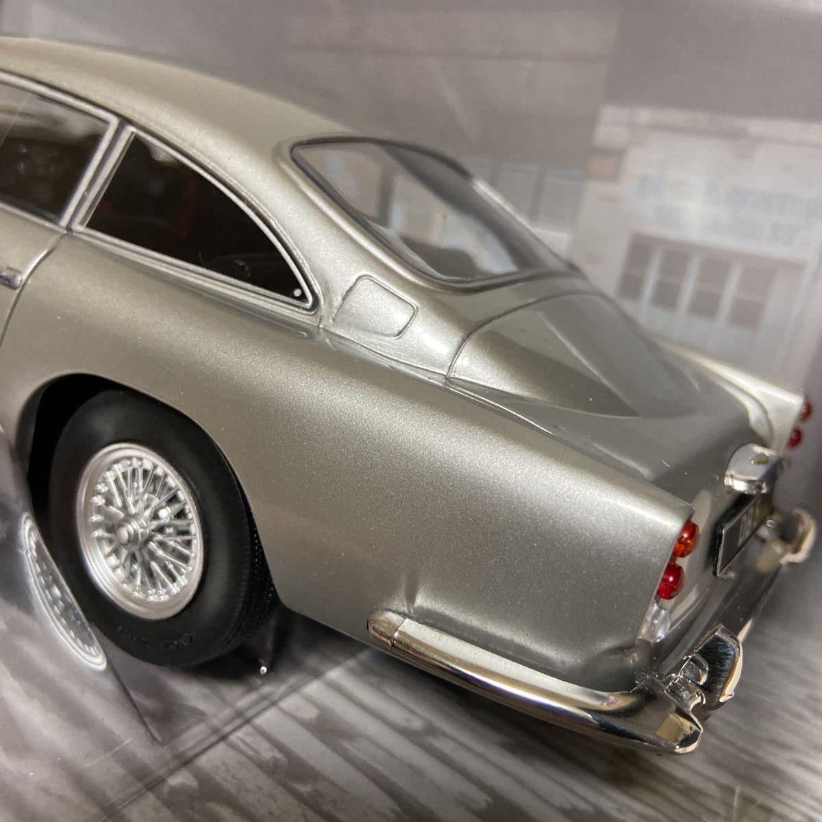 1/18 アストンマーティン DB5 1964 シルバー ソリド製ダイキャスト製 Amazon | ソリド／SOLiDO：1/18 アストンマーチン／ASTON MARTIN DB5