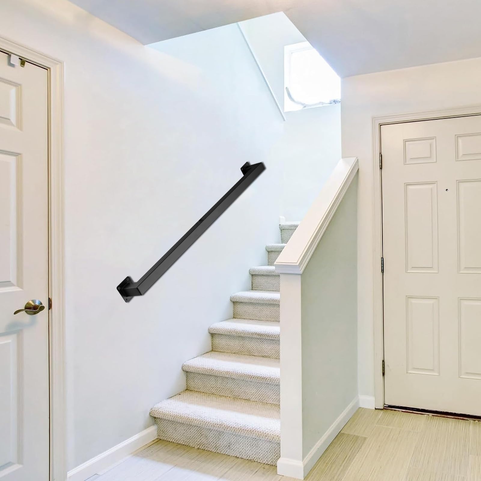 Rampe d'escalier en métal noir de 540cm avec supports muraux pour sécuriser vos pas