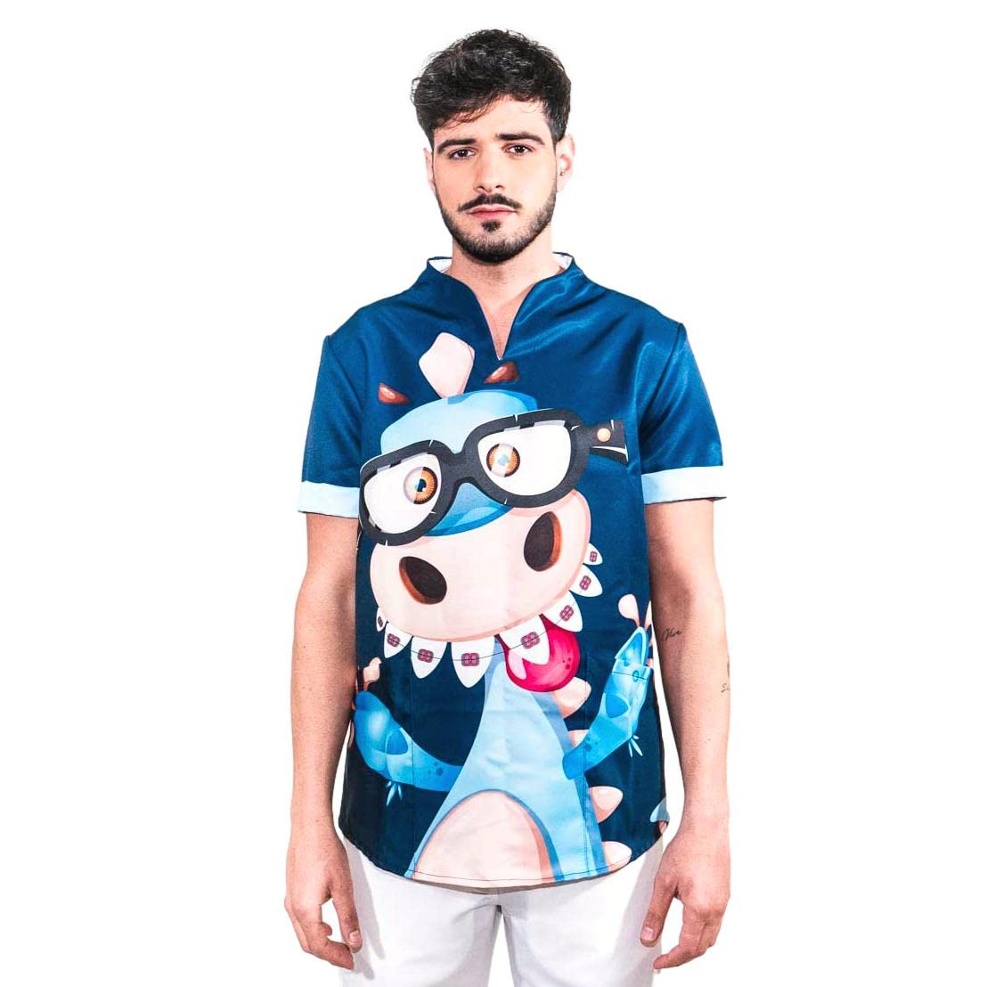 Uniforme Sanitario Hombre Ropa Trabajo Pijama Medico Casaca Enfermero Estetica Peluqueria Veterinaria Hospital Limpieza y Empleado Hogar Antilejía y No Destiñe - Casaca Dino Hombre XS