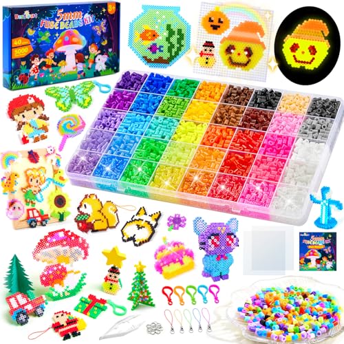 Bügelperlen Set 5000 Stück 5mm Perlen mit 40 Farben inkl. Leuchtende Bügelperlen & Glitzerperlen Platten Kreativset Bastelset für für Kinder ab 3 Jahren