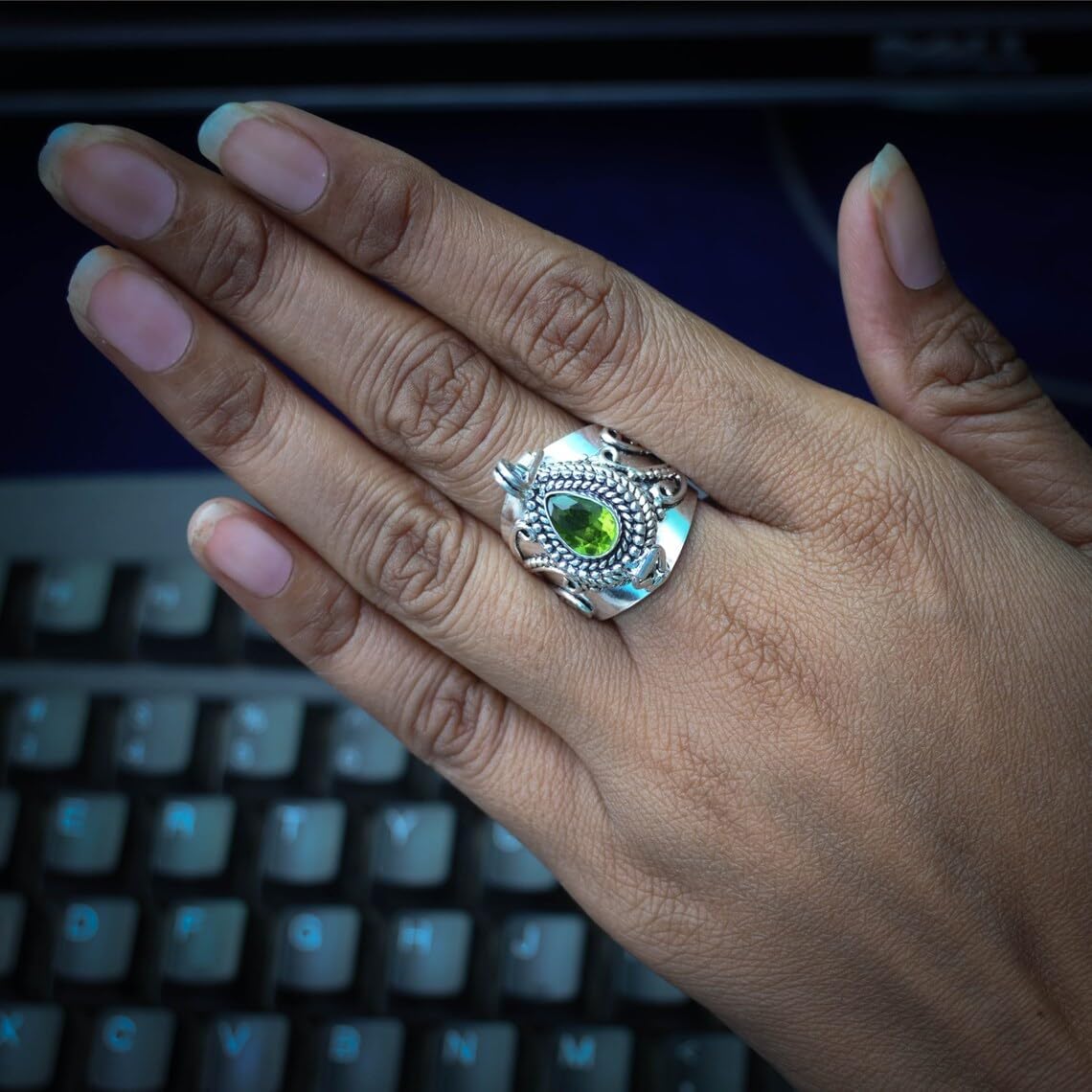 Faceted Peridot Poison Box Ring Green Peridot Gemstone Locket Ring Openable Box Ring Artisan Design Ring Pillbox Ring August Birthstone Ring Vintage Poison Ring Natural Peridot Jewelry