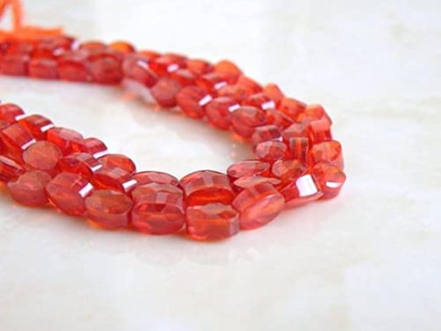 Cubic Zirconia CZ LKBEADS ovale rouge pour créer un cadeau personnalisé inoubliable
