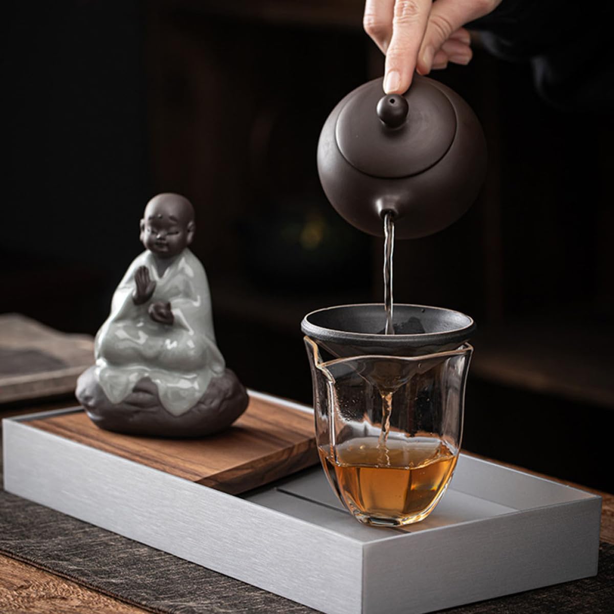 Filtro Tè Multifunzionale Design Classico Infusore in Ceramica Nero Statua Buddha Staccabile e Infusione Tè Sfuso per Decorazioni Casa