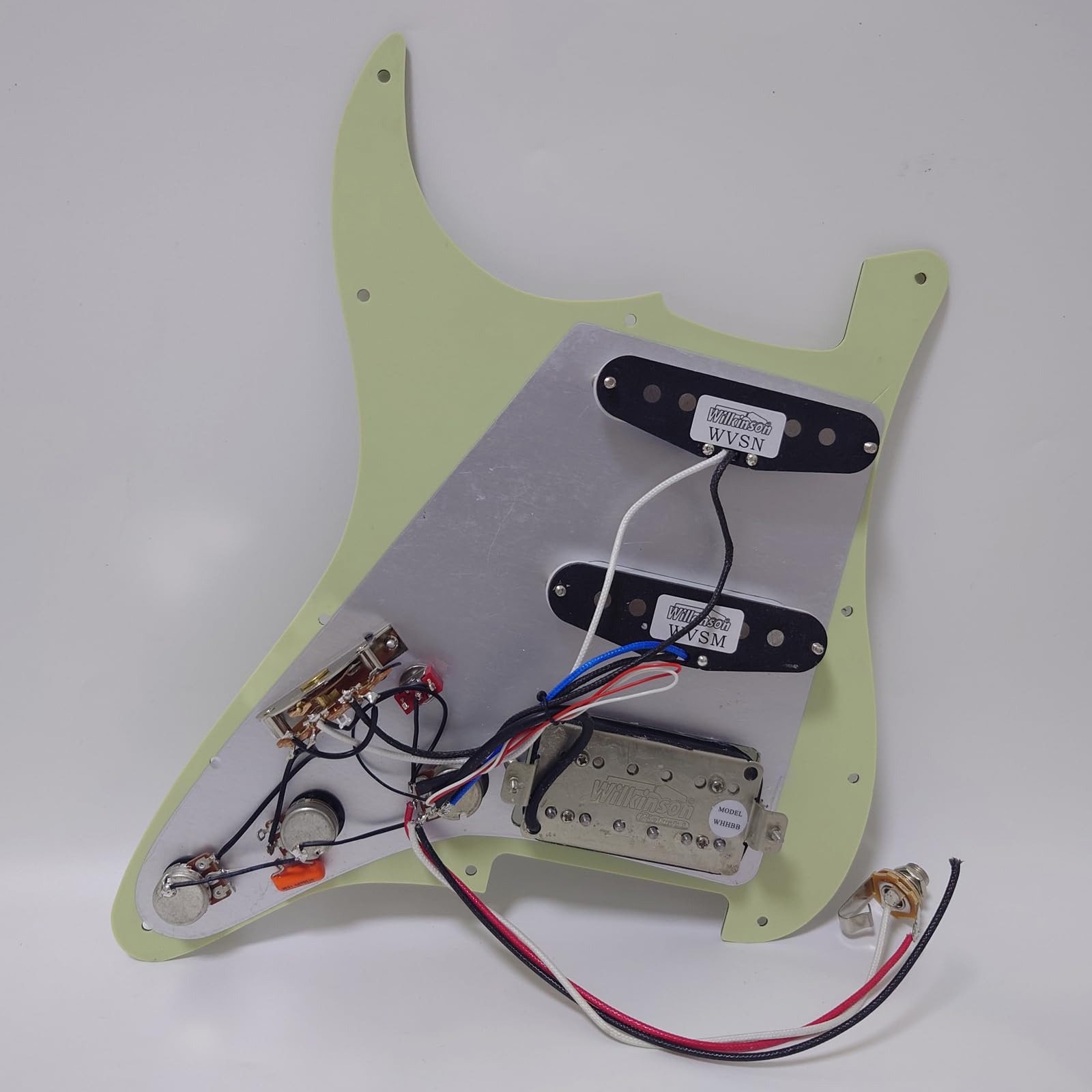 Golpeador precableado para guitarra, SSH Alnico 5 pastillas Humbucker, placa de rasguño de 3 capas para piezas de repuesto de guitarra Fender Stratocaster (perla verde clásico)
