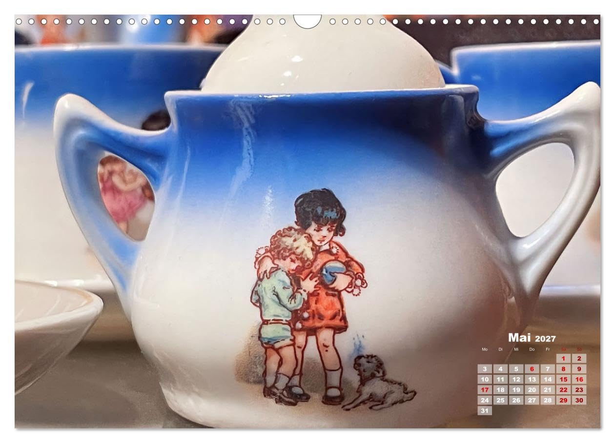 CALVENDO - Kinderszenen auf altem Puppengeschirr (Wandkalender 2027 DIN A3 quer), Monatskalender: Die auf antikes Porzellan gemalten Kinderbilder zeigen den Ideenreichtum und die beeindruckende Genaui