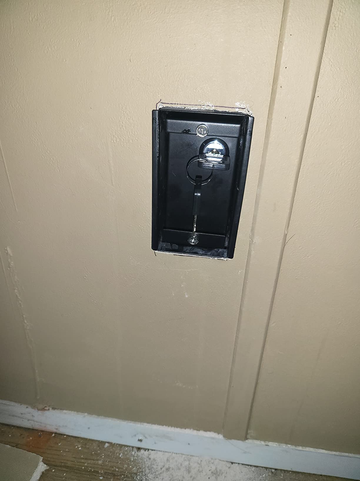 8/mo Finance Elder Welder® Hidden Wall Safe Outlet with Key Lock