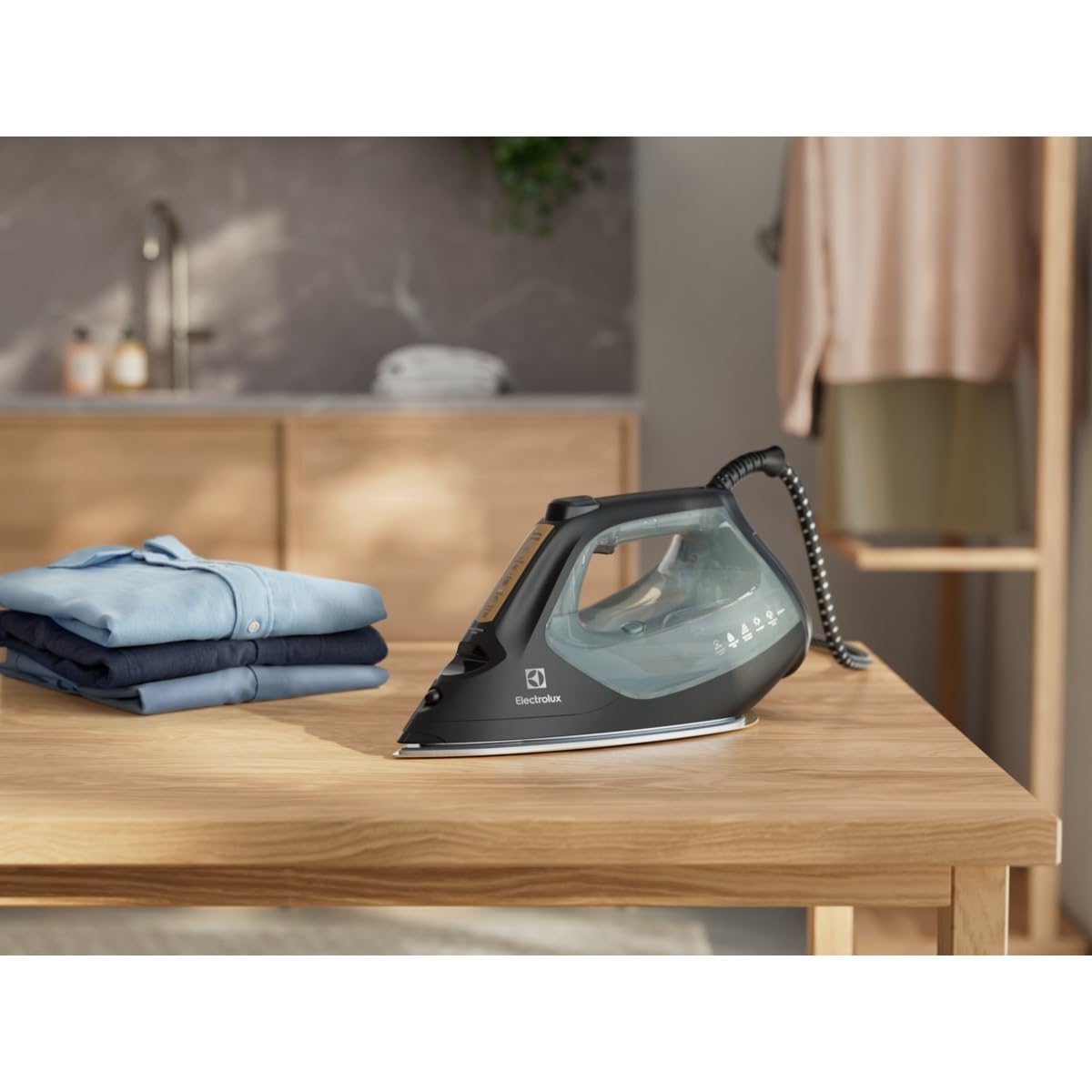 Electrolux Renew 800 E8SI2-8OG - Plancha con iluminación frontal y botón de vapor, placa resistente a los arañazos, función antical, plástico reciclado, golpe de vapor 250 g/min,