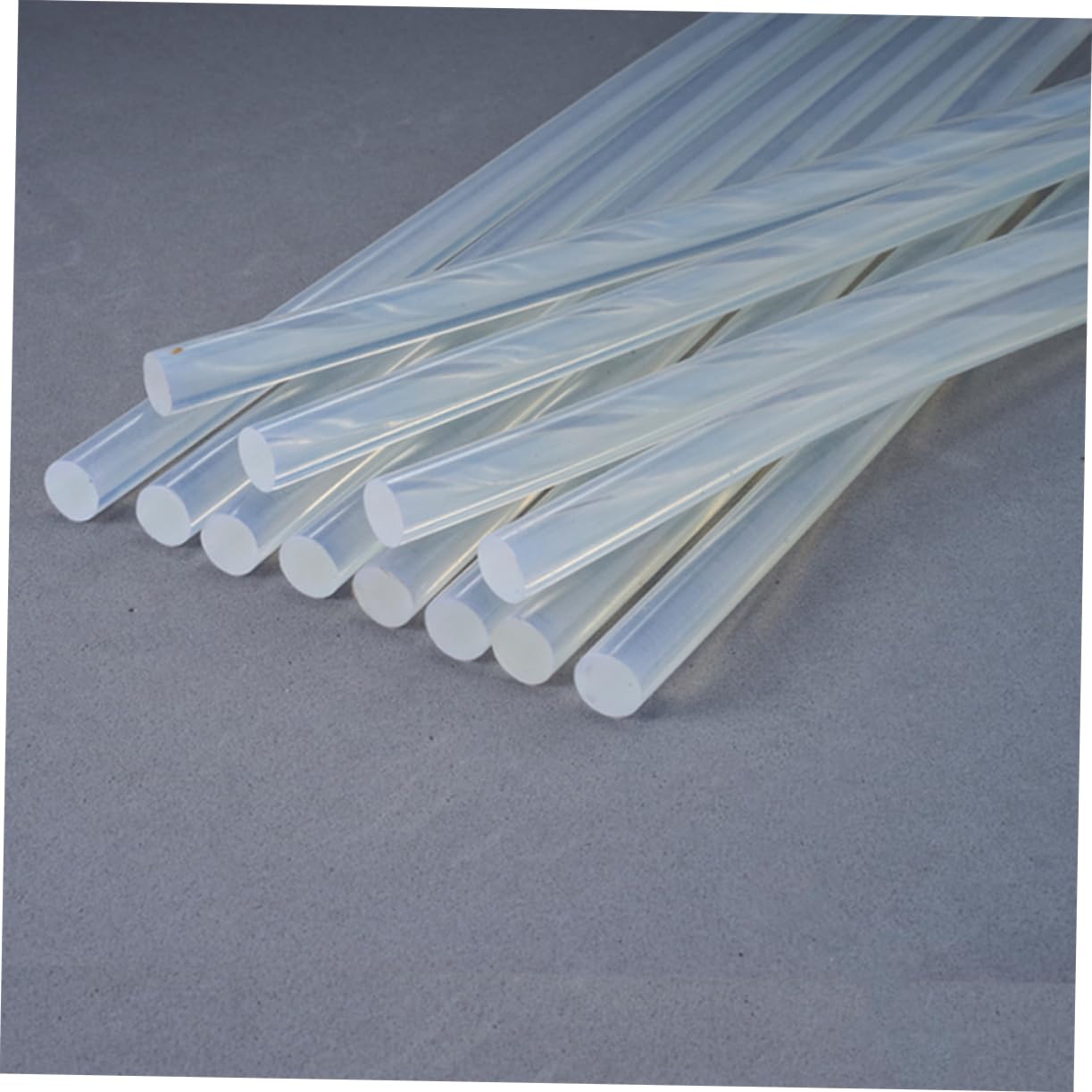 NUOBESTY 100 Stück Weiße Transparente Heißklebesticks aus Thermoplast für Heimwerker und Schule sehr Klebend nicht Vergilbend 7mm X 19cm Klebestifte
