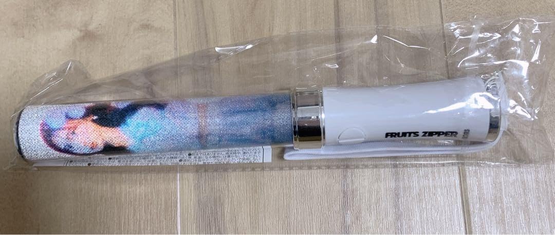 Amazon.co.jp: FRUITS ZIPPER 櫻井優衣 ペンライト : おもちゃ 【お値下げ済み】櫻井優衣 FRUITSZIPPER ペンライト