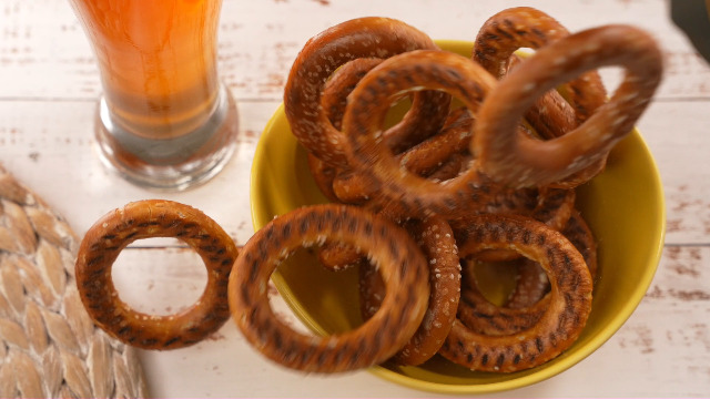 Amazon.com: Unique Snacks Sourdough Craft Beer Pretzel Rings