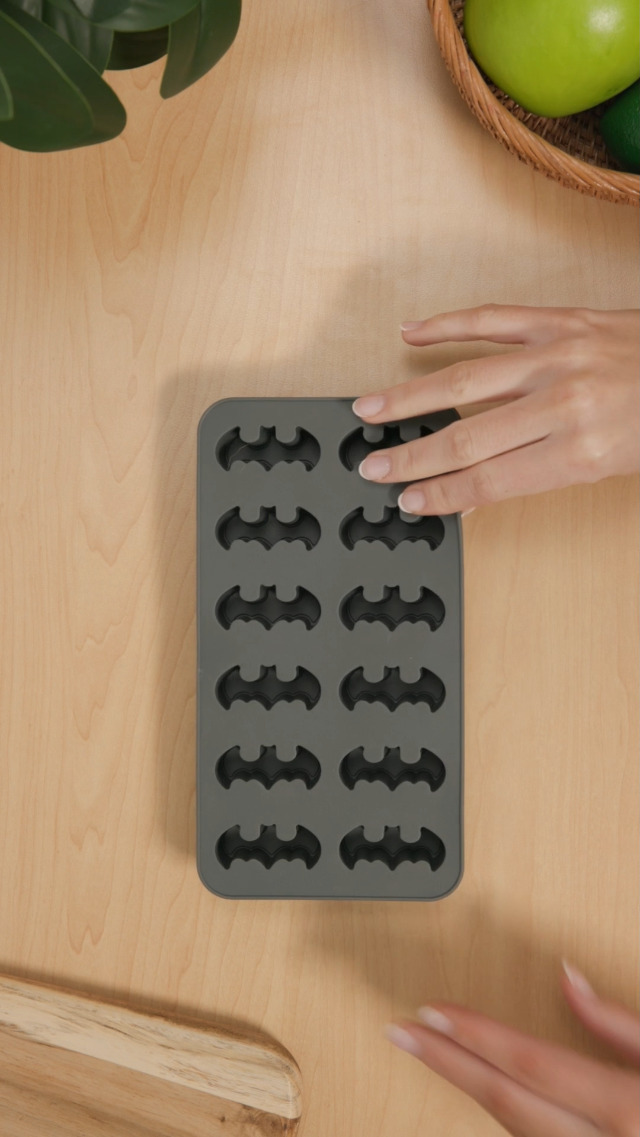 Bandeja para cubos de hielo Batman goma moldeada gris miniatura 7