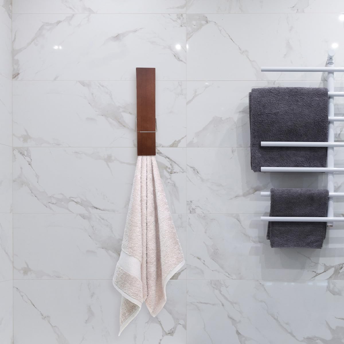 Housoutil Ganchos de Pared para Colgar Toallas de Baño 2 Piezas Pinzas de Madera Grandes 12 Pulgadas Diseño Extraíble para Uso Diario
