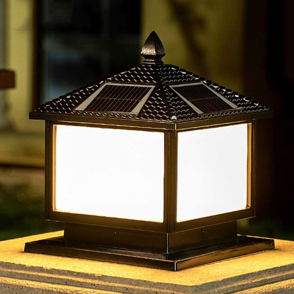Lampadaires industriels noirs vintage pour illuminer vos terrasses et soirées d'été en extérieur