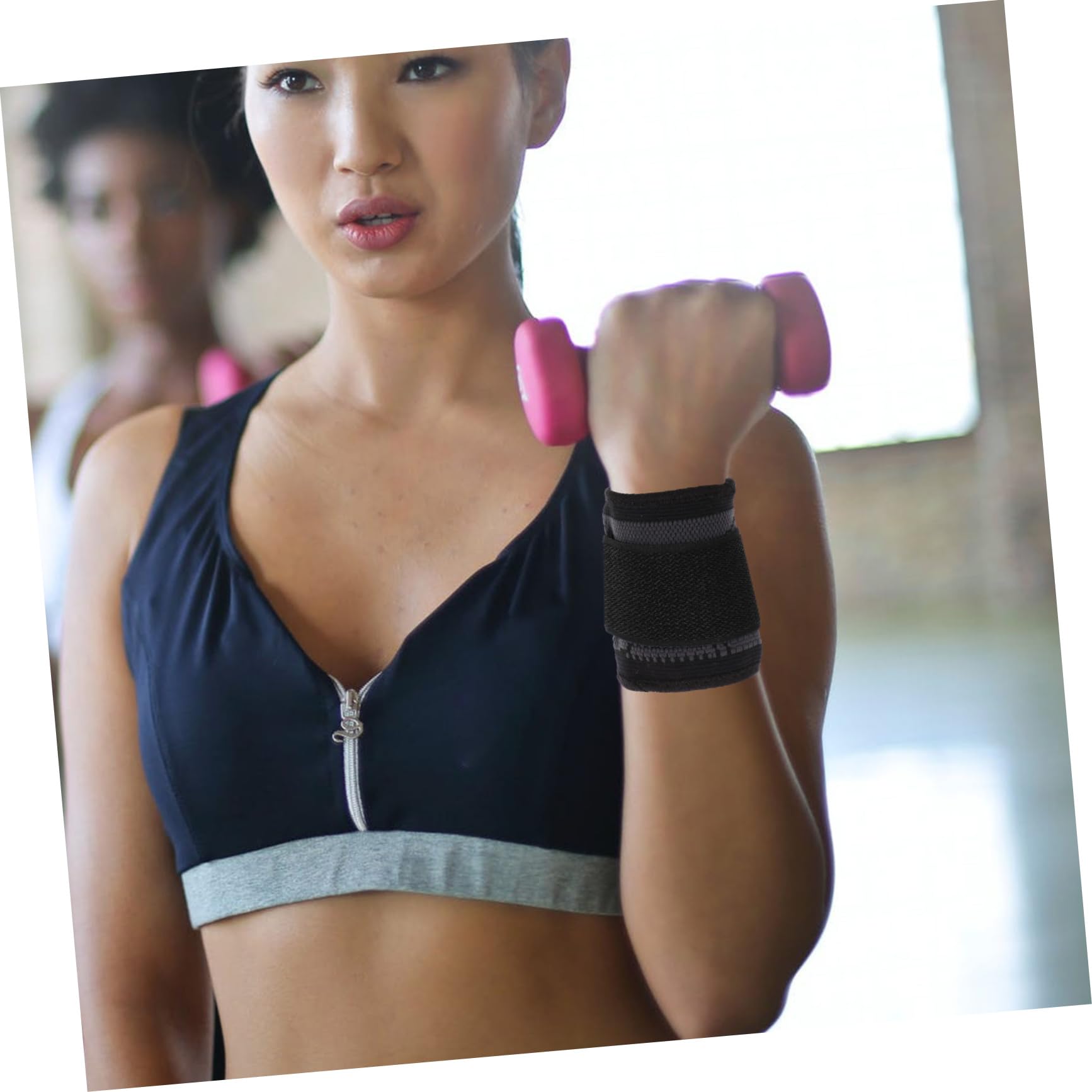 WOFASHPURET 2PCS Elastic Wrist Support Brace Slip Protectors for Sports Relief Lightweight Design Breathable Comfortable Fit for Injury Prevention