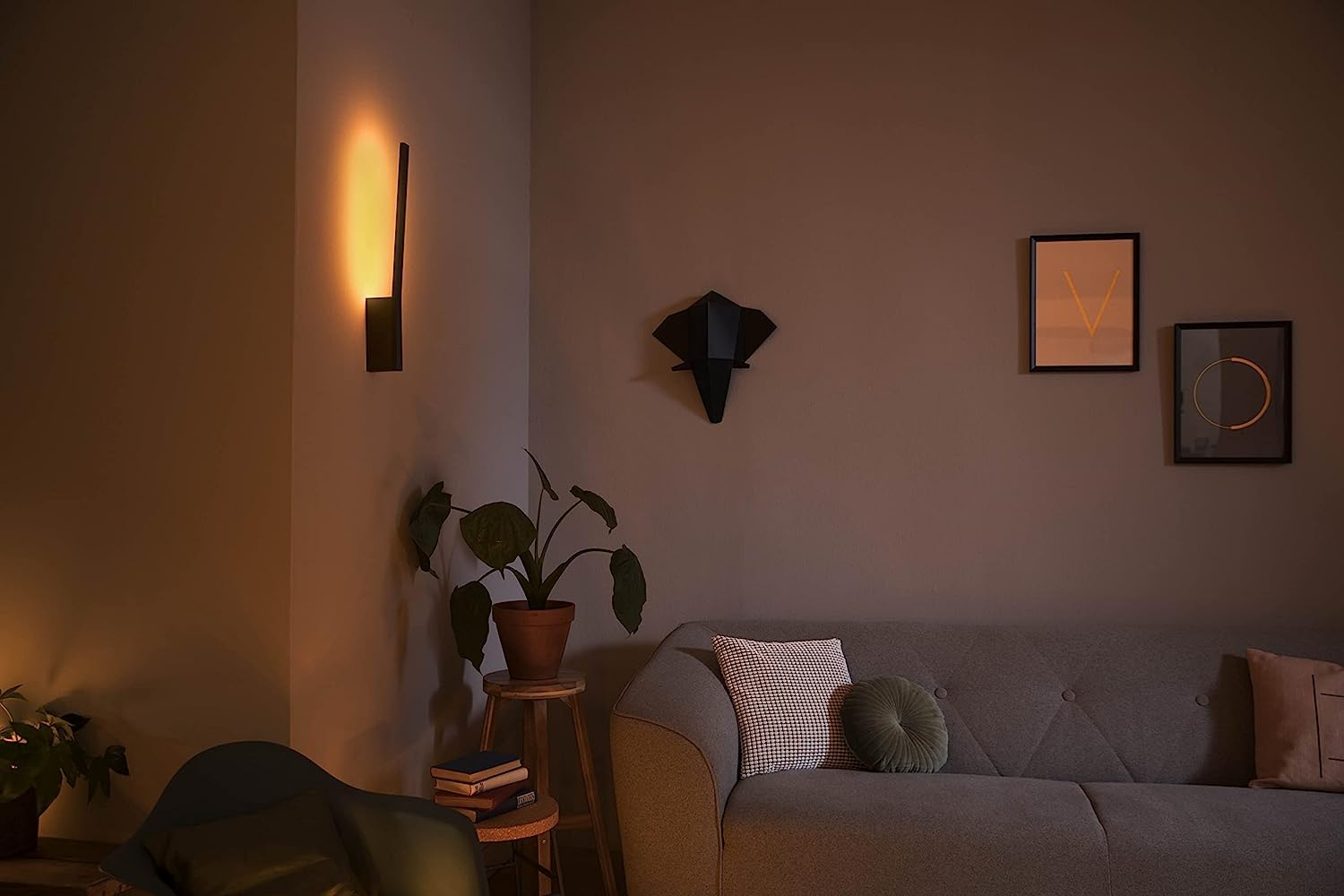 Philips Hue Lámpara, Hue Liane, Aplique Mural LED Inteligente, Luz Blanca, Compatible con Alexa y Google Home, Color Negro