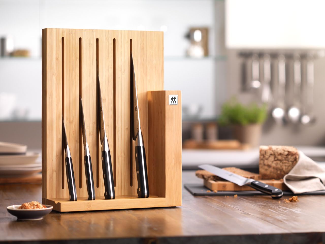 ZWILLING Pro Messerblock,6-tlg., Bambusblock, Messer aus rostfreiem Spezialstahl, 3-Nieten-Design, 125 x 275 x 380 mm, Schwarz