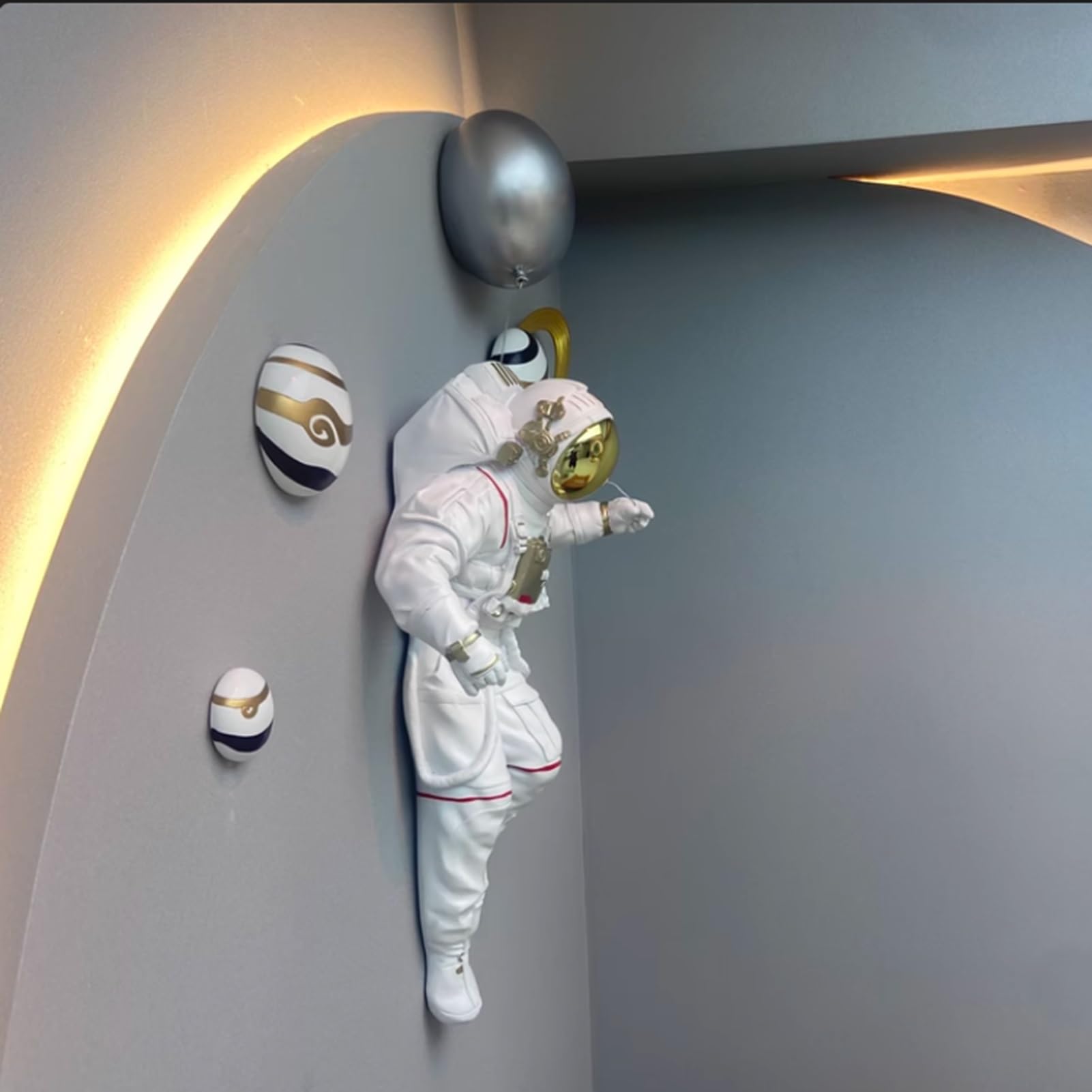 Decoración De Pared De Astronauta - Escultura De Pared De Astronauta De Resina Montada En La Pared, Figura Colgante De Astronauta para Habitación De Niños, Decoración De Pared Navideña(D)