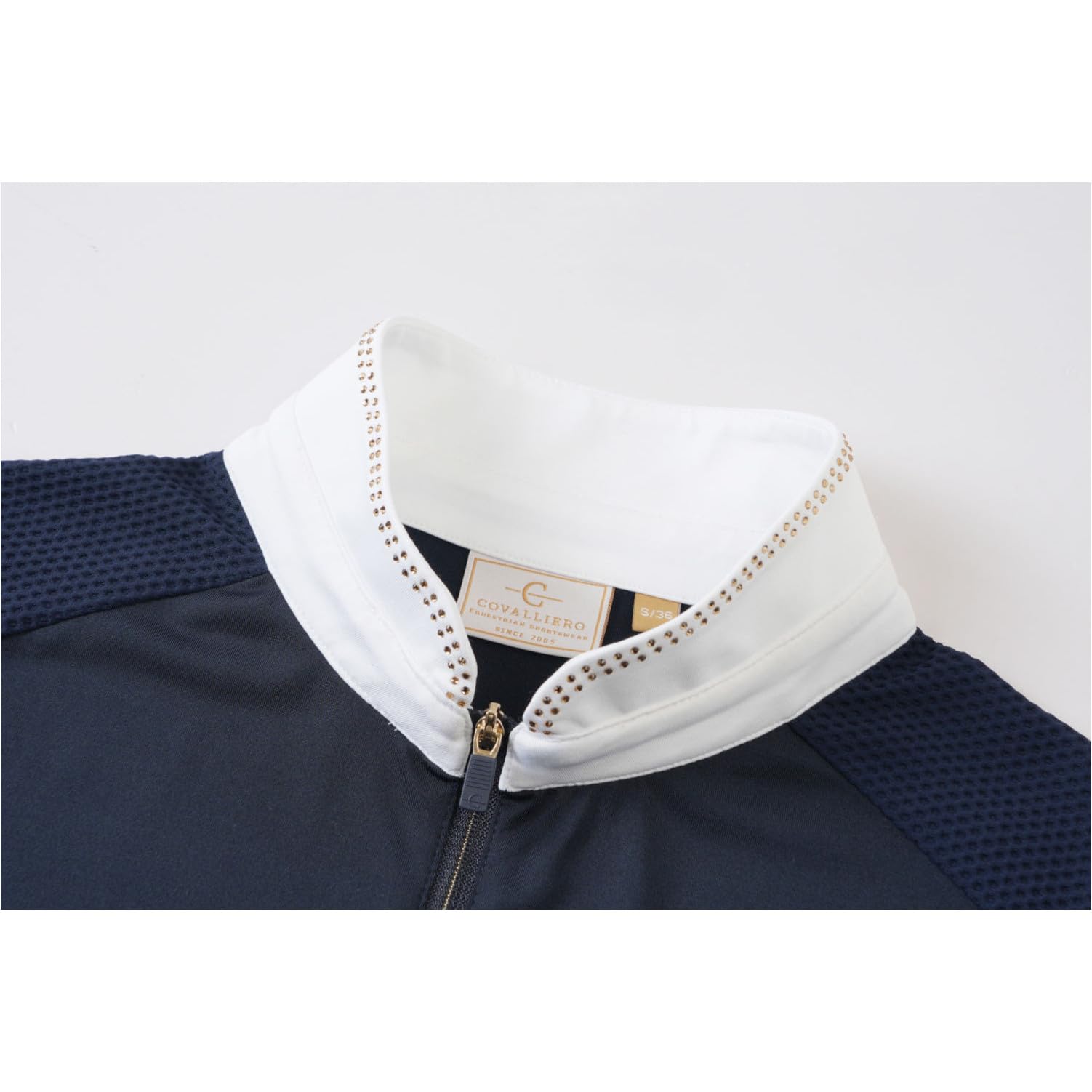 Covalliero - Damen Turniershirt Competition FS26 – Kurzarmshirt mit Stehkragen – tailliertes Reitshirt – atmungsaktiv & leicht – Sportshirt in Dunkelblau, Braun oder Weiß – Gr. XS-XXL