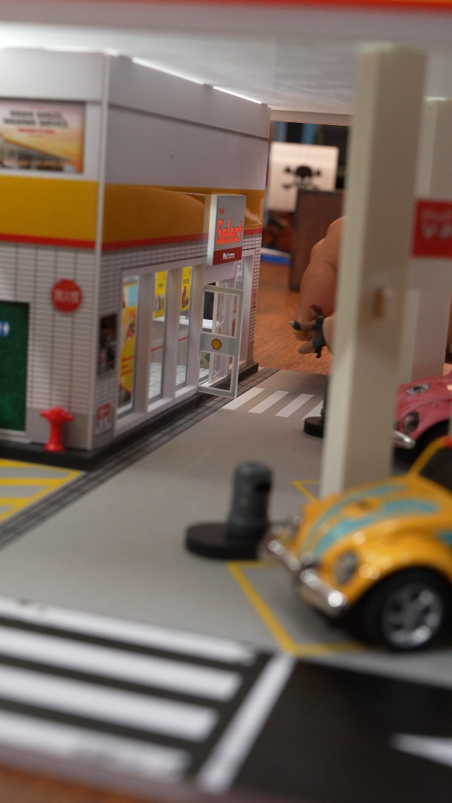 Amazon.com: 1/64 Scale Shell Gas Station Diorama - LED Lighted