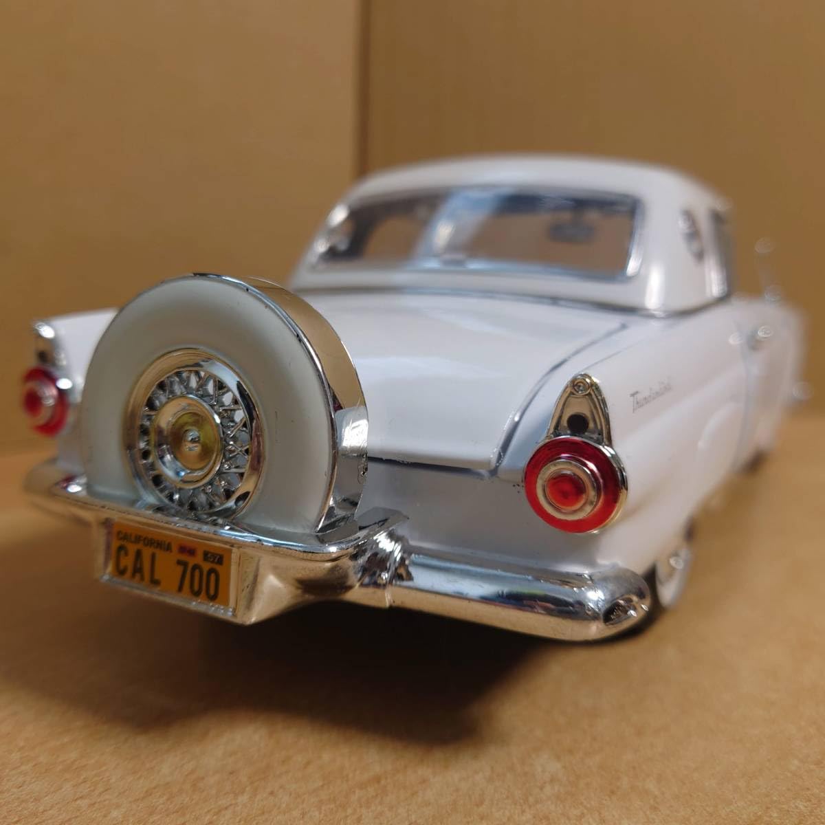 Amazon.co.jp: 1/18 フォード サンダーバード オープンクーペ ホワイト 