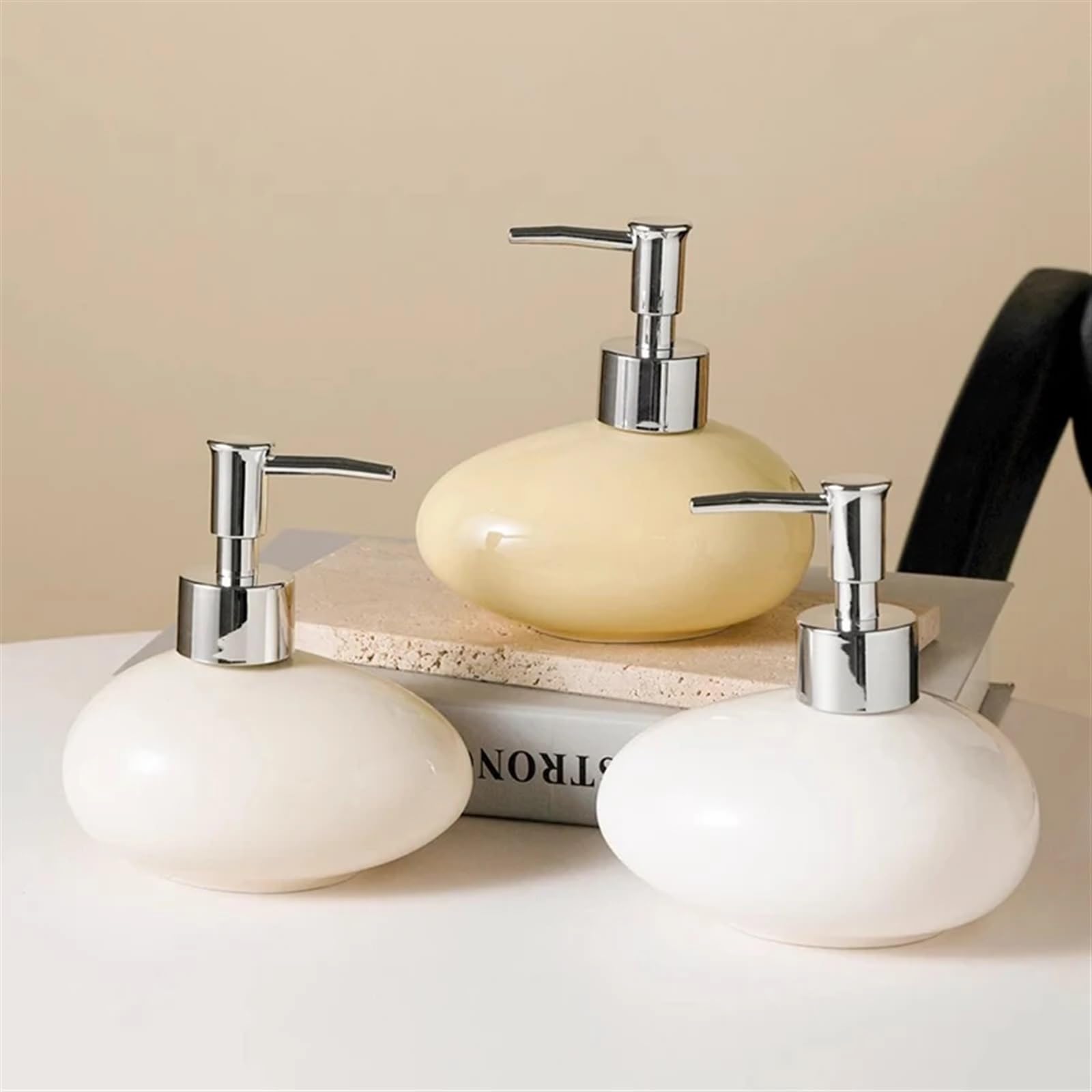 300 ml schwarze Keramik-Lotion-Flasche – Stilvoller Shampoo- und Seifenspender für die Aufbewahrung im Badezimmer – elegantes Haushaltszubehör für Heimdekoration und Nization