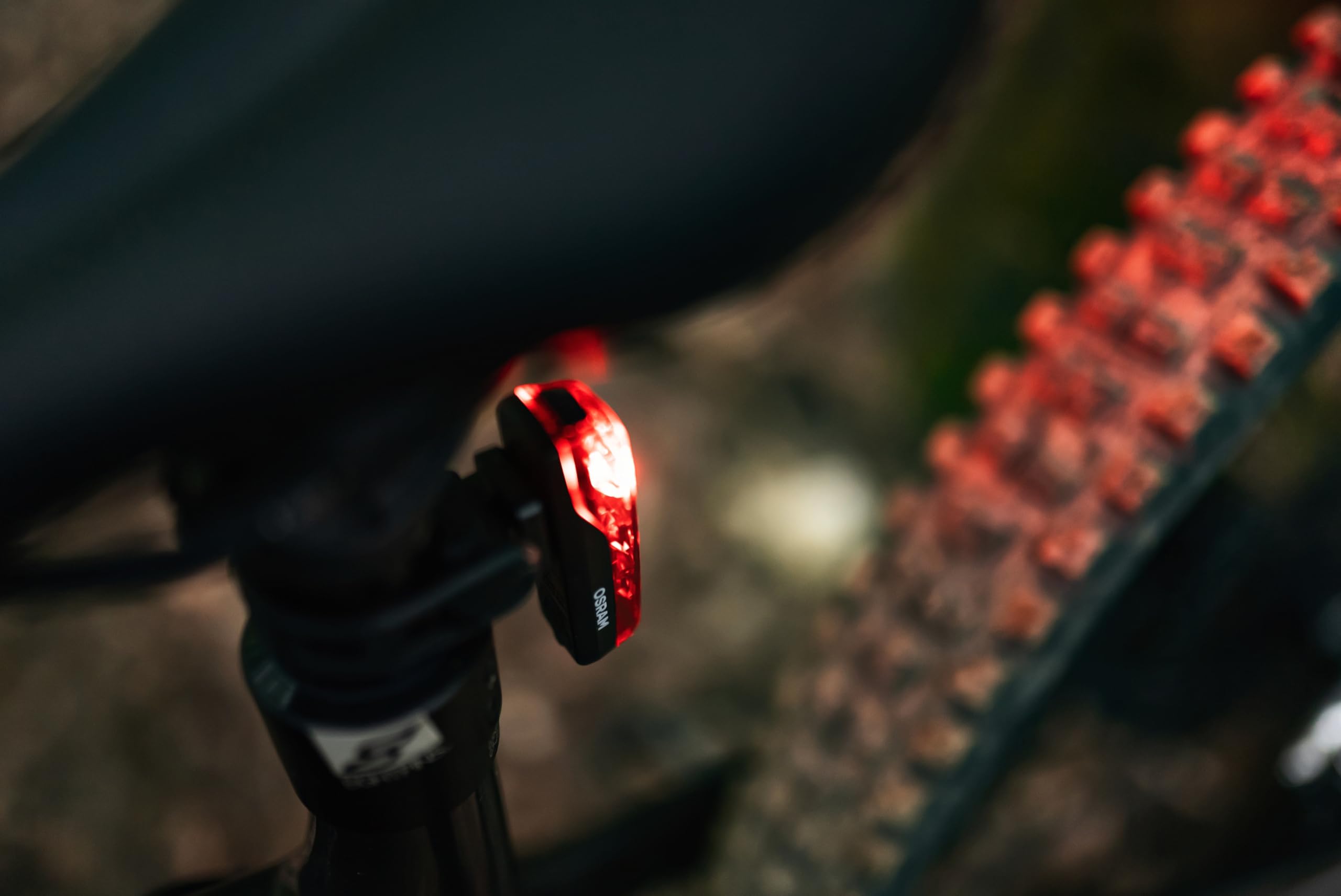 OSRAM LEDsBIKE Race 100 Set, wiederaufladbares Fahrradlichtset, StVZO-zugelassenes Front- und Rück-LED-Lichtset mit Bremslicht, Mehrere Beleuchtungsmodi, DREI Helligkeitsstufen, 100 Lux