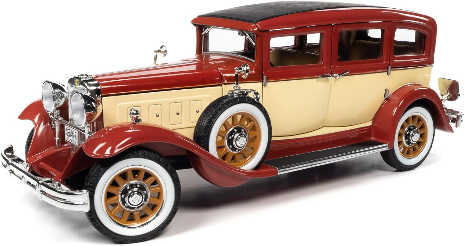 Auto World - 1931 Peerless Master 8 Sedan