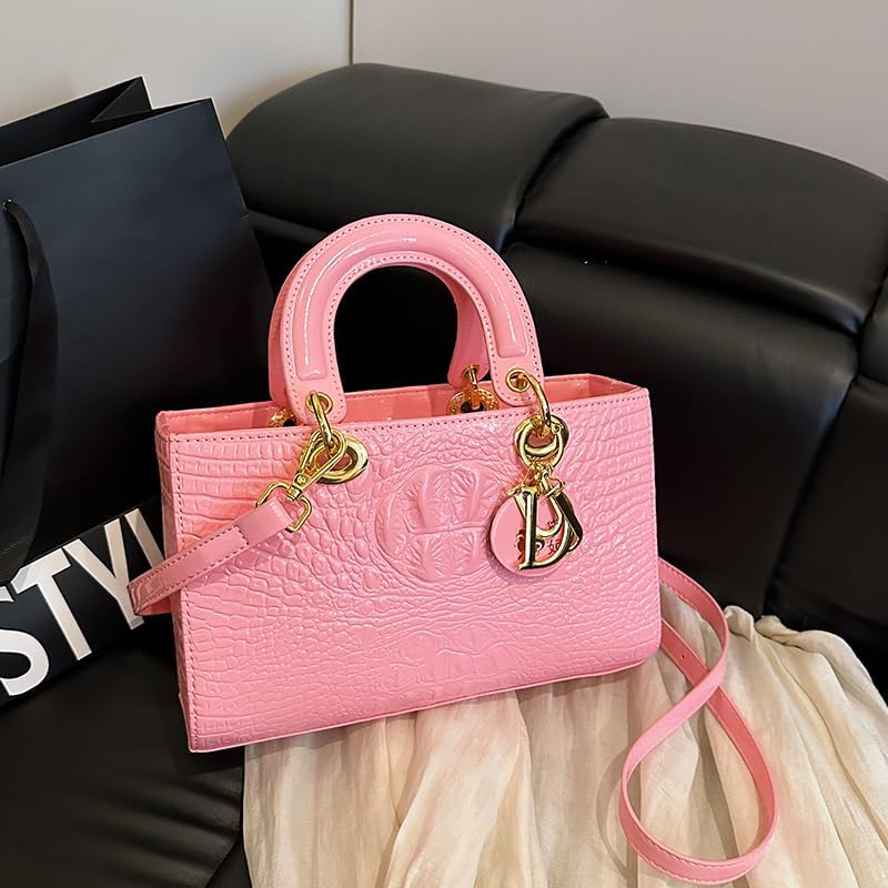 The light luxury retro style crocodile patterned handbag belongs to the elegant and exquisite style of women's bags