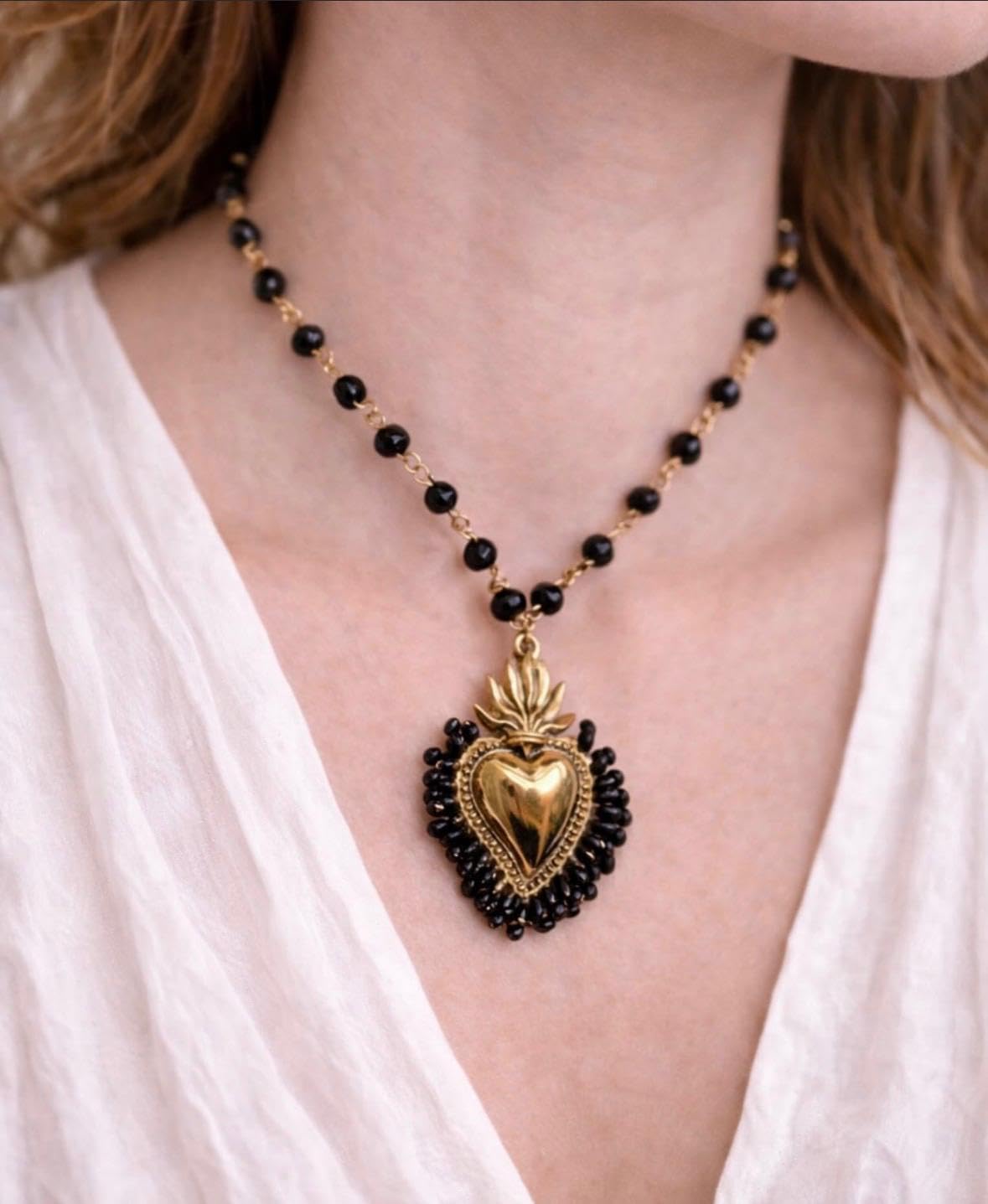 Generico Collana Rosario Nera con Cuore Sacro – Collana Artigianale Fatta a Mano con Pietre Dure, Ottone Anallergico, Made in Italy