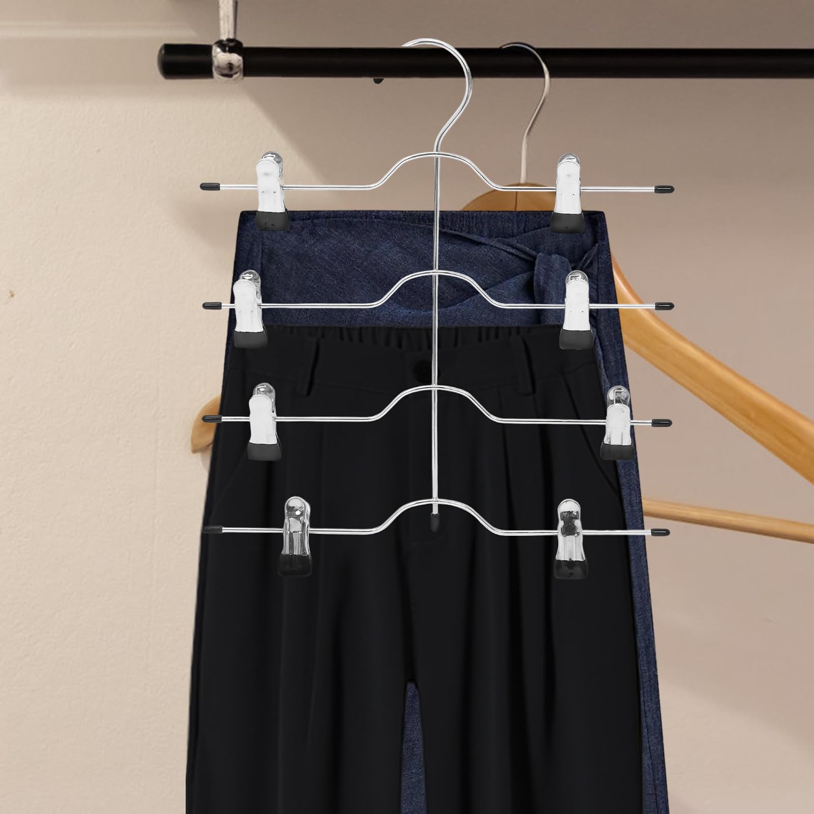 ABOOFAN 4 Pezzi Gruccia Pantaloni con Clip, Gruccia per Gonne Salvaspazio a 4 Livelli, Acciaio ad Alto Manganese, Nero, per Tenere Pantaloni Ordinati Nell'armadio