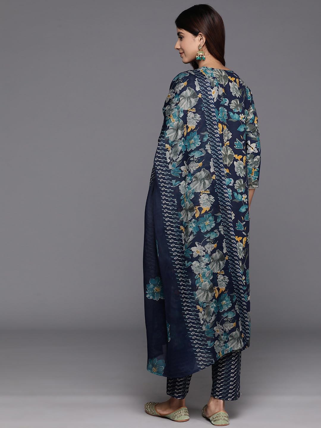 Varanga Blue Floral Printed Zari Embroidered Scalloped V- Neck, Three Quarter Sleeves Straight Kurta With Side Slit Paired With Printed Tonal Bottom And Dupatta (Vskd32100-Xl)