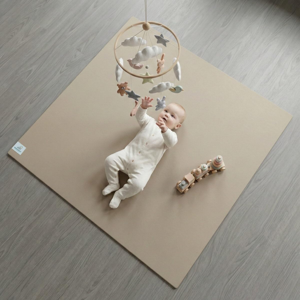Sanosoft® Krabbelmatte Made in Germany & Öko-Tex | Anti-Rutsch Krabbelunterlage - 120cm X 180cm Sand/Beige