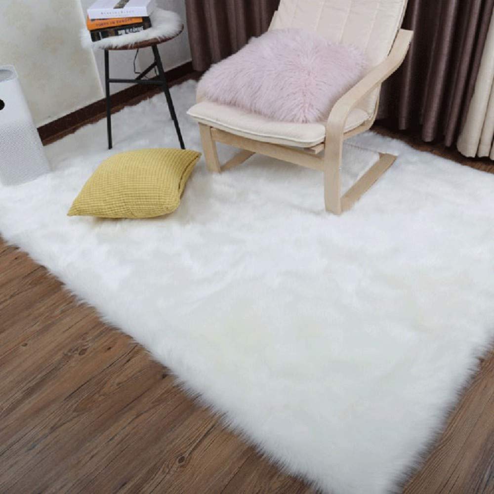 Tapis en Peau de Mouton synthétique, Imitation Toison Moquette Fluffy Soft Longhair Décoratif Coussin de Chaise Canapé Natte, Cozy Sensation comme véritable Laine Tapis (Blanc)