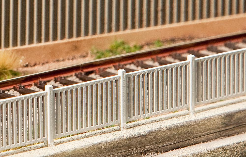 Faller 180428 HO Scale Modern Fence Model Kit, 1242 mm