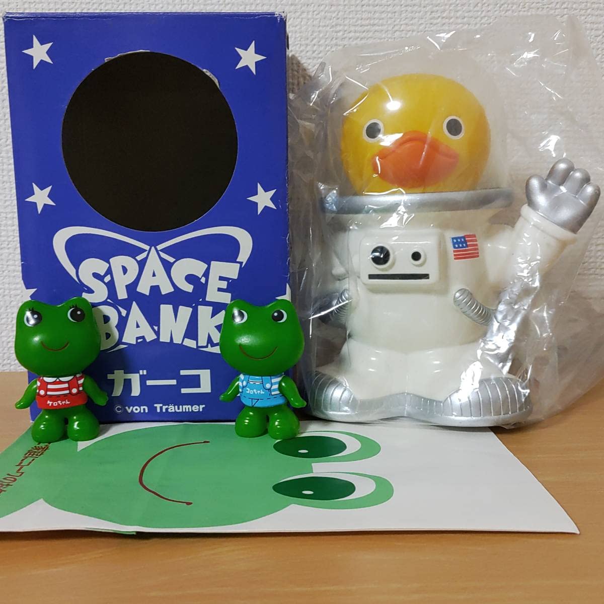 Amazon.co.jp: 箱付幻宇宙ガーコ宇宙服アヒル貯金箱コーワ紙袋!興和 