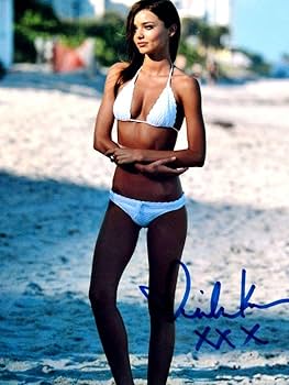 Amazon.co.jp: ミランダ カー直筆サイン入り超大型写真… : おもちゃ