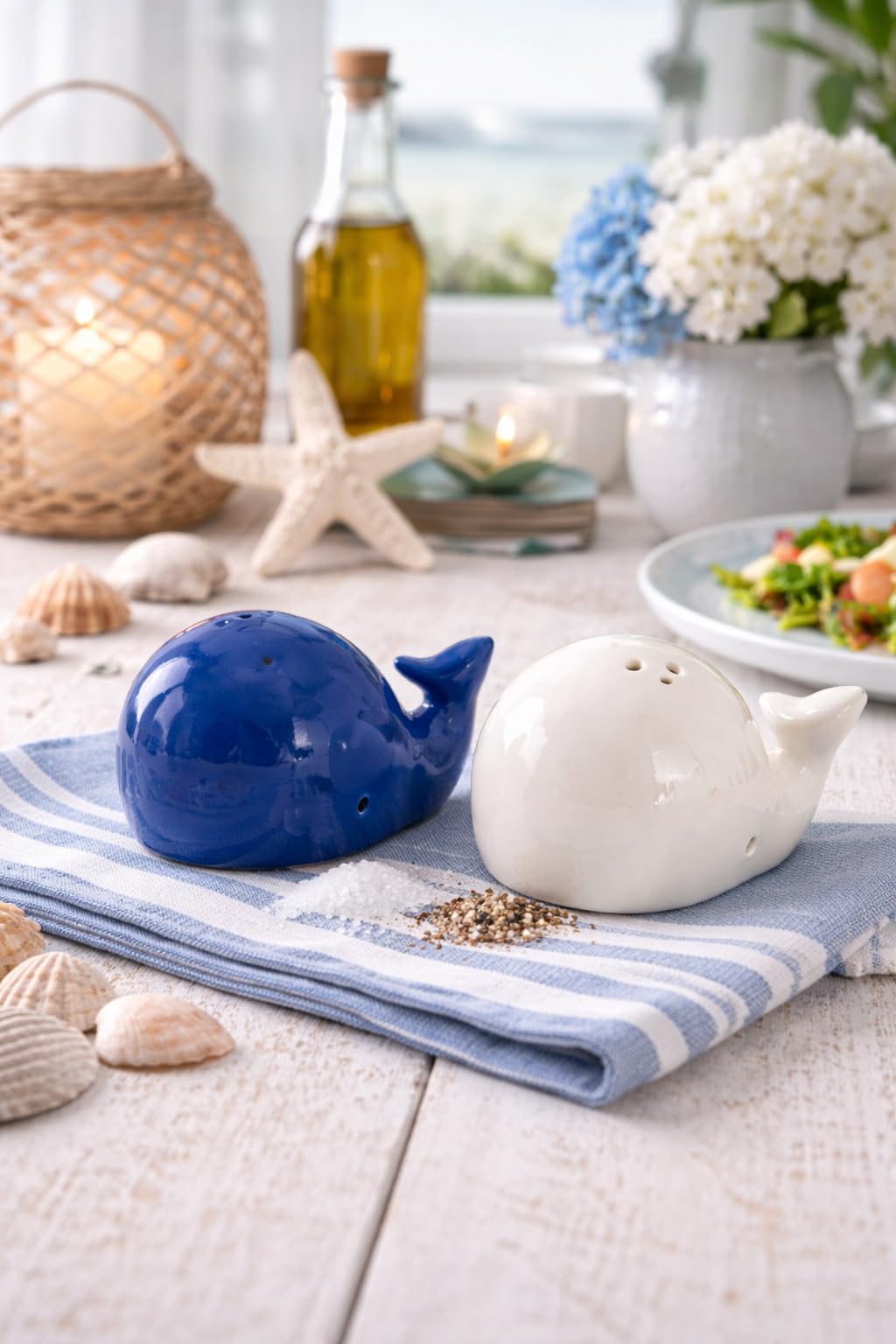 Duo di sale e pepe balene in ceramica, design marino, blu e beige, 4,5 x 8 cm
