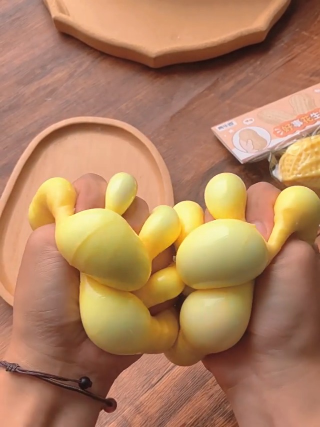 Amazon | スクイーズ おもちゃ ピーナッツ型 食べ物 リアル ストレス