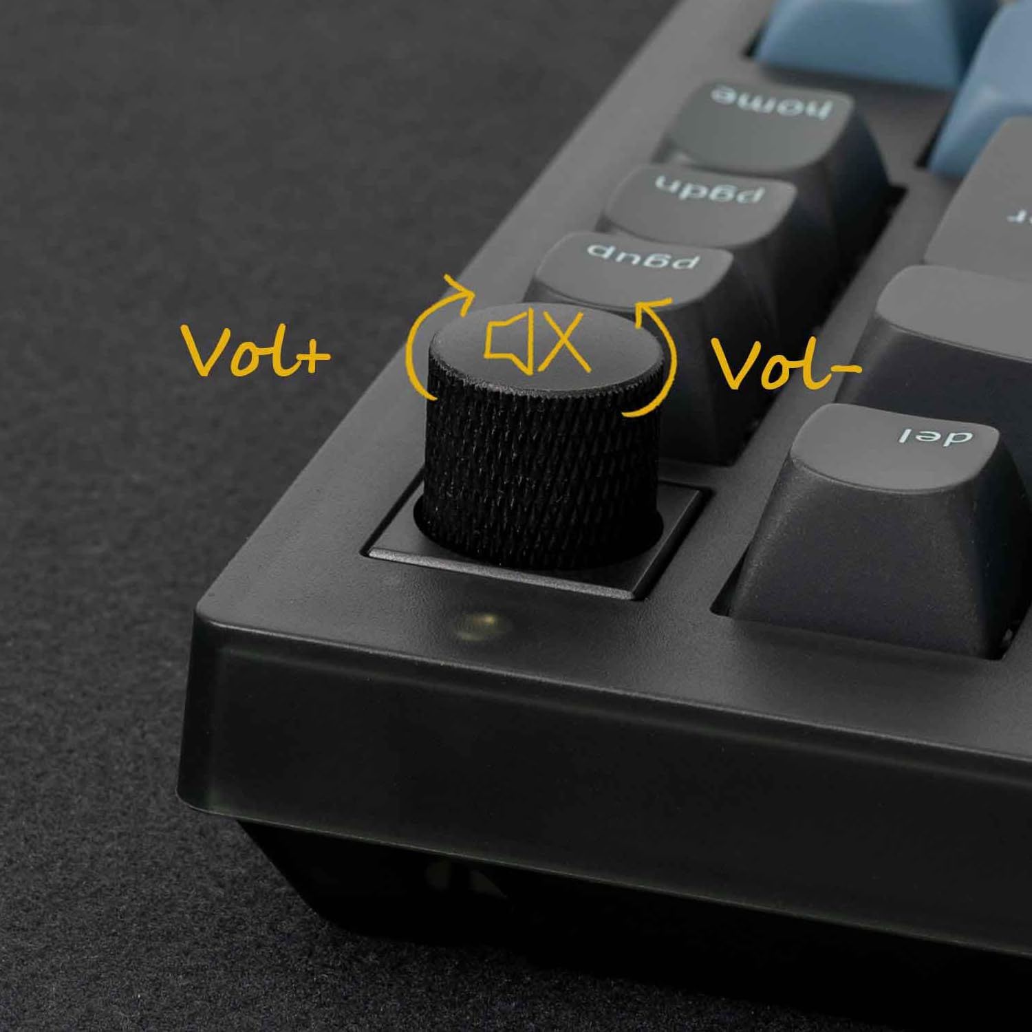 Keychron V1 ISO-FR-Layout Clavier mécanique Filaire Custom Knob Version, 75% Layout QMK/Via Programmable, K Pro Red Switch remplaçable à Chaud, pour Mac Windows Linux (Frosted Black)