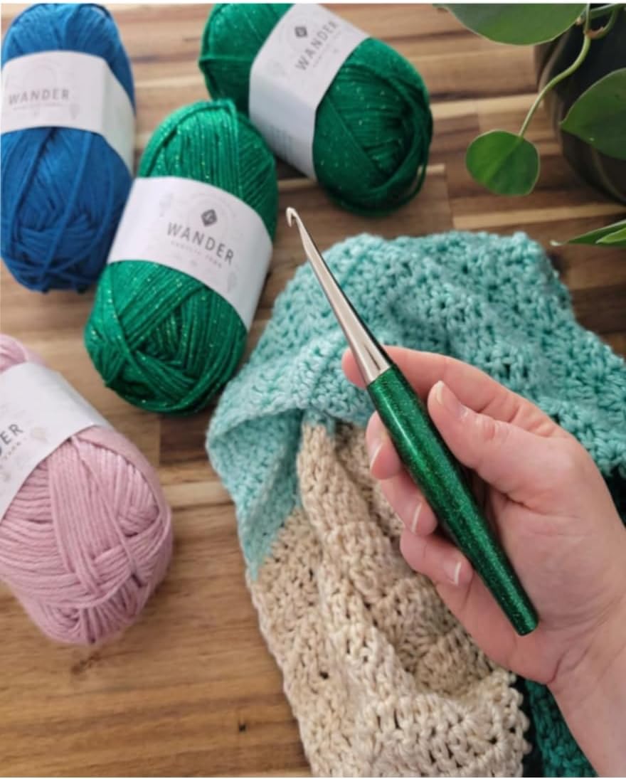 Furls Crochet Hook, Odyssey Emerald Green, Nickel Plated Tip for Effortless Glide, Ergonomic Handle Crochet Hooks 7" (G+) 4.50MM