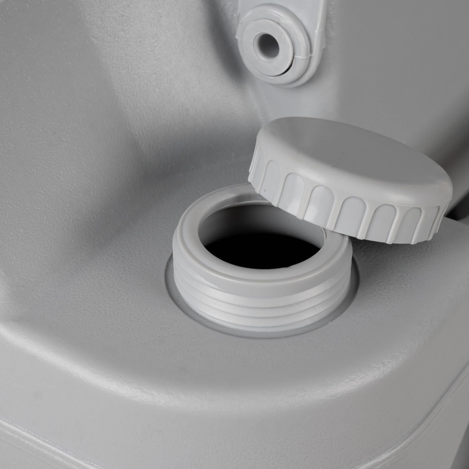 TRIZAND Mobile Camping Toilette mit Deckel Campingtoilette mit Deckel Spültank 12 L Abwassertank 20 L Angenehme Sitzhöhe 120 Kg Tragkraft für Wohnmobile Boots Garten Hygienisch, Geruchsdicht