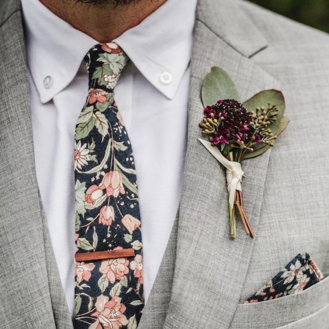 DB Dickie Bow Set da uomo con cravatta e tasca quadrata in cotone di lusso floreale, Blu & Rosa Floreale, Tie Length: 145cm. Pocket Square: 23cm x 23cm
