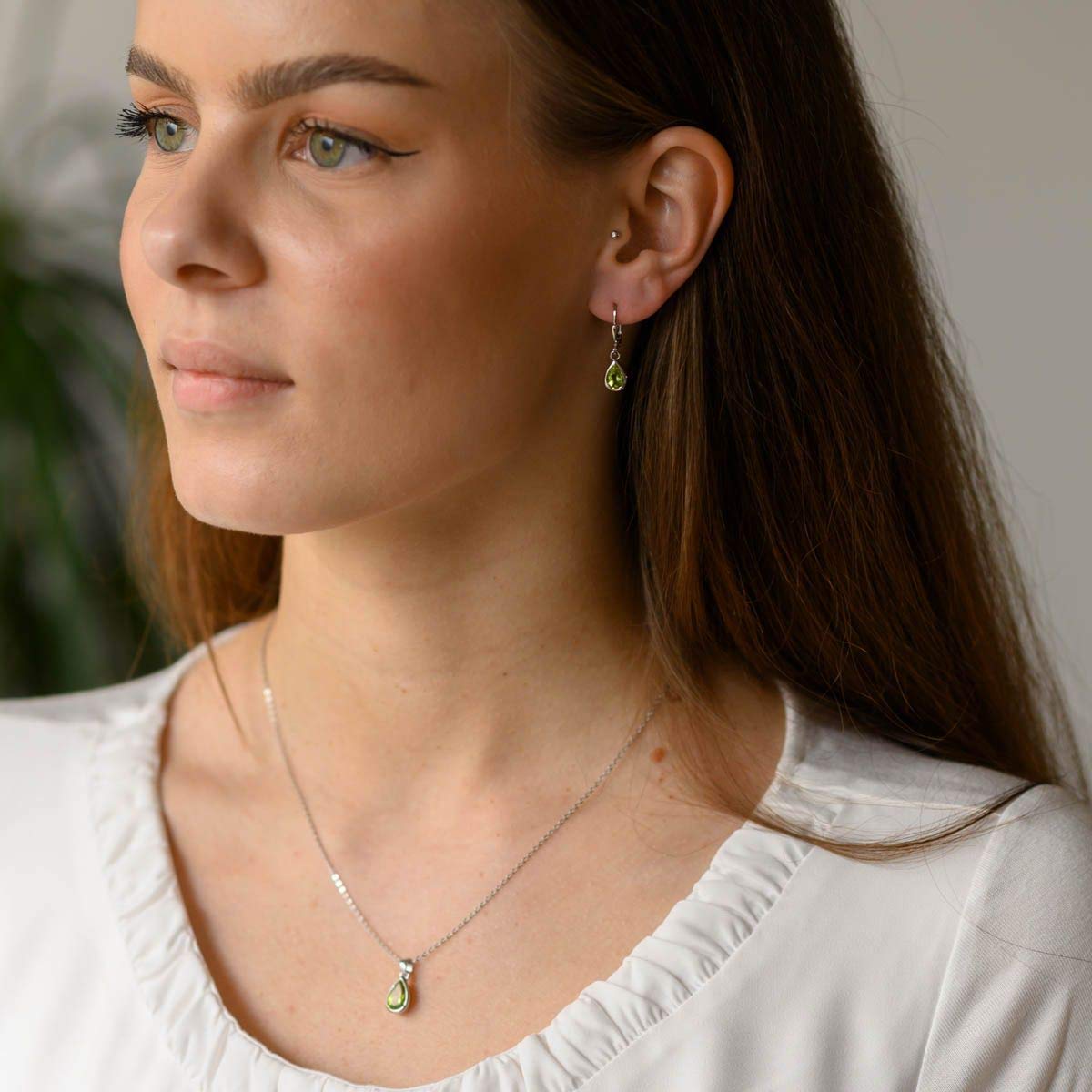 Peridot Anhänger Silber 925 grün Tropfen Edelstein KA-274 | Sterlingsilber rhodiniert wahlweise mit Kette inkl. Schmuck Box Made in Germany von MATERIA by Matthias Wagner