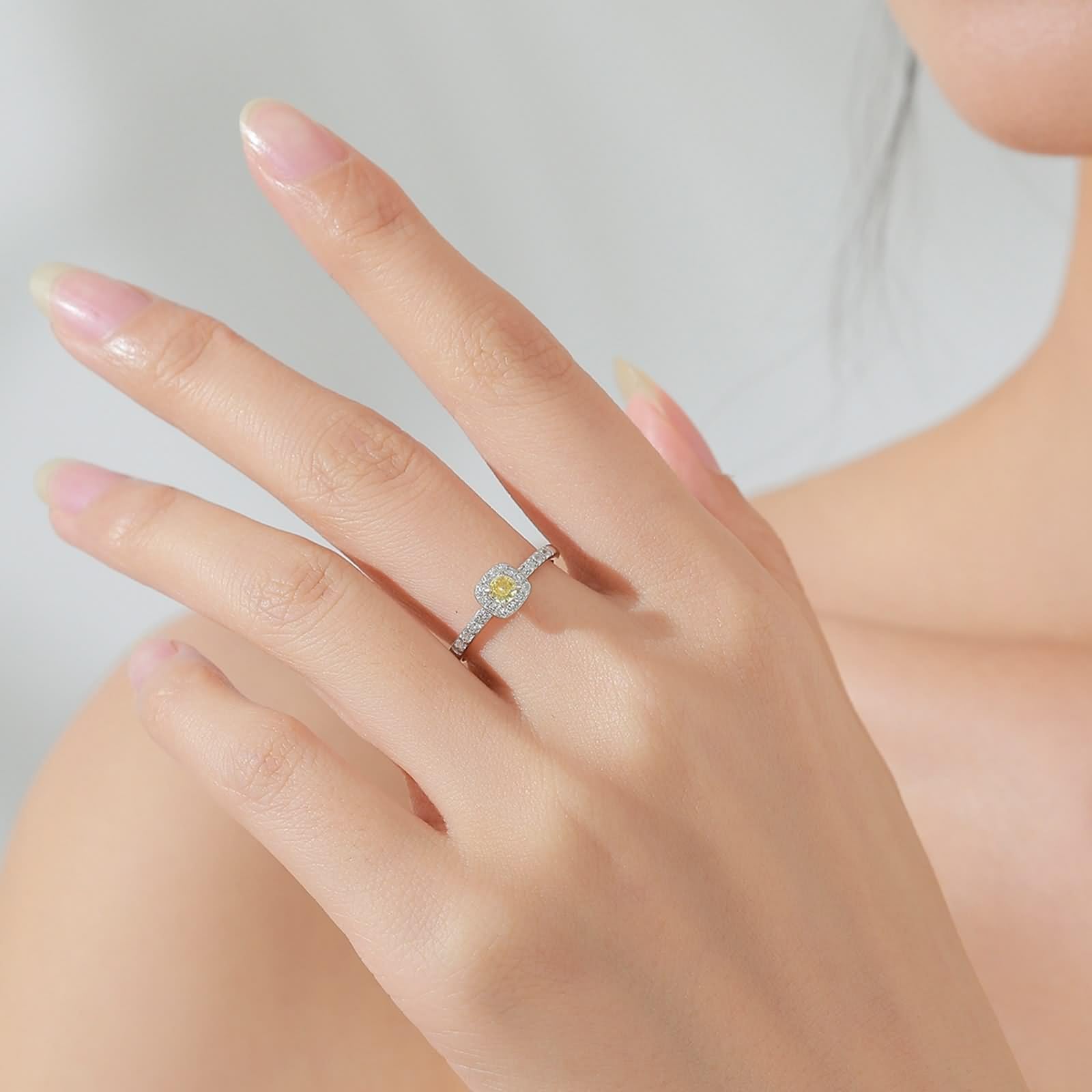 Anillo para mujer con dedo pequeño, anillos para mujer, diseño elegante de halo cuadrado con 0,2 quilates de citrino redondo y moissanita, oro blanco de 9 quilates, talla 56 (17,8)