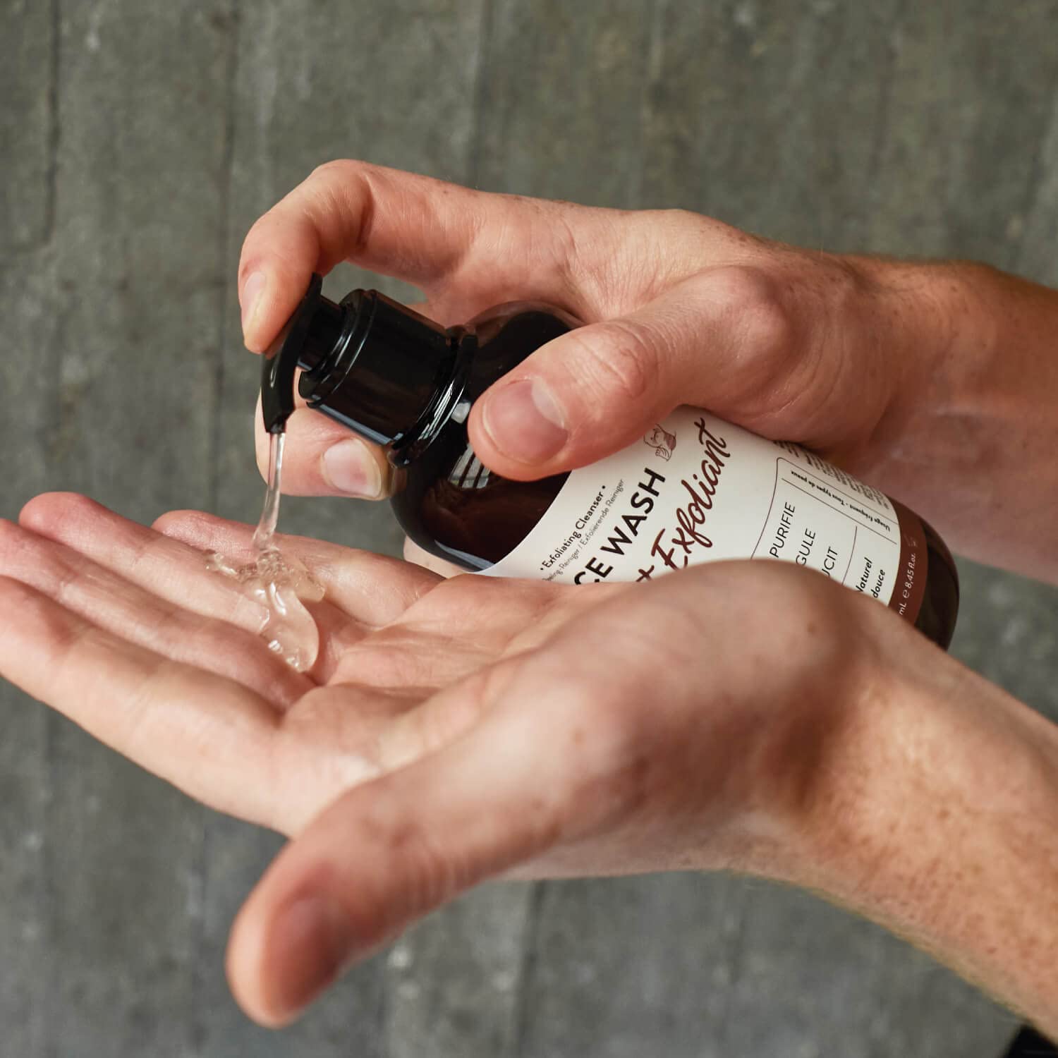 Nettoyant Exfoliant visage pour homme de Monsieur BARBIER | Soin visage Naturel, Végan et Français | Gommage contre les peaux mortes, les points noirs et les impuretés pour un teint lumineux | 250mL