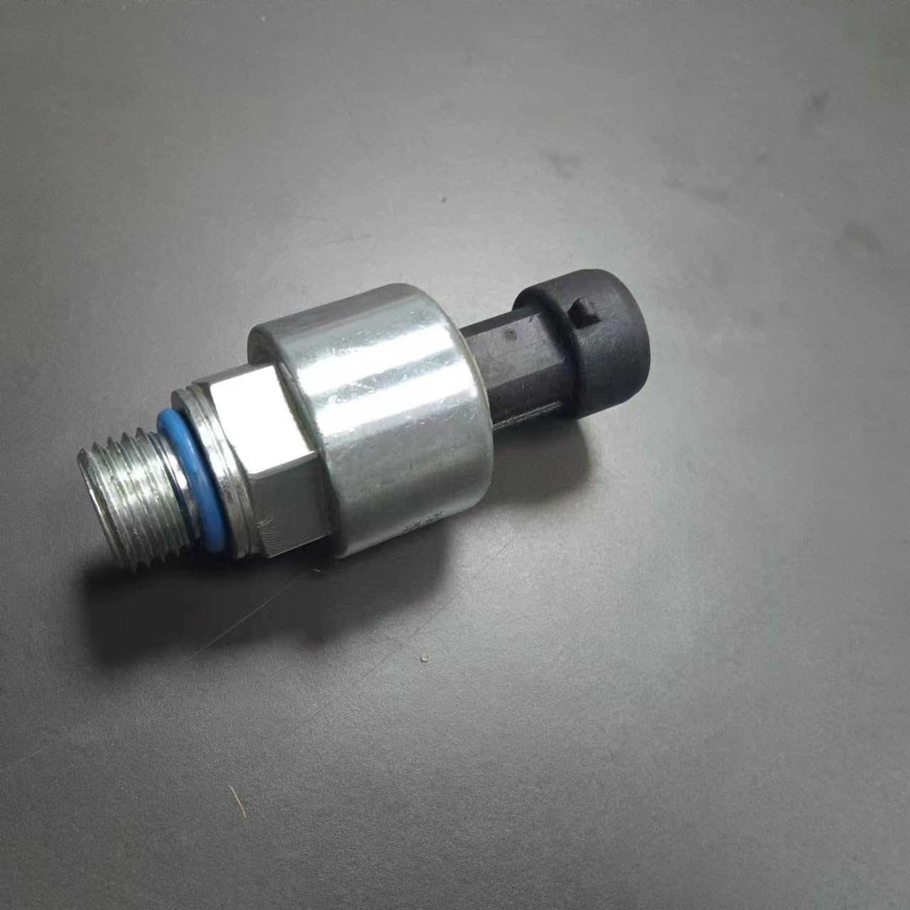 Sensore di pressione del carburante per autoveicoli (Fuel pressure sensor) RE204264