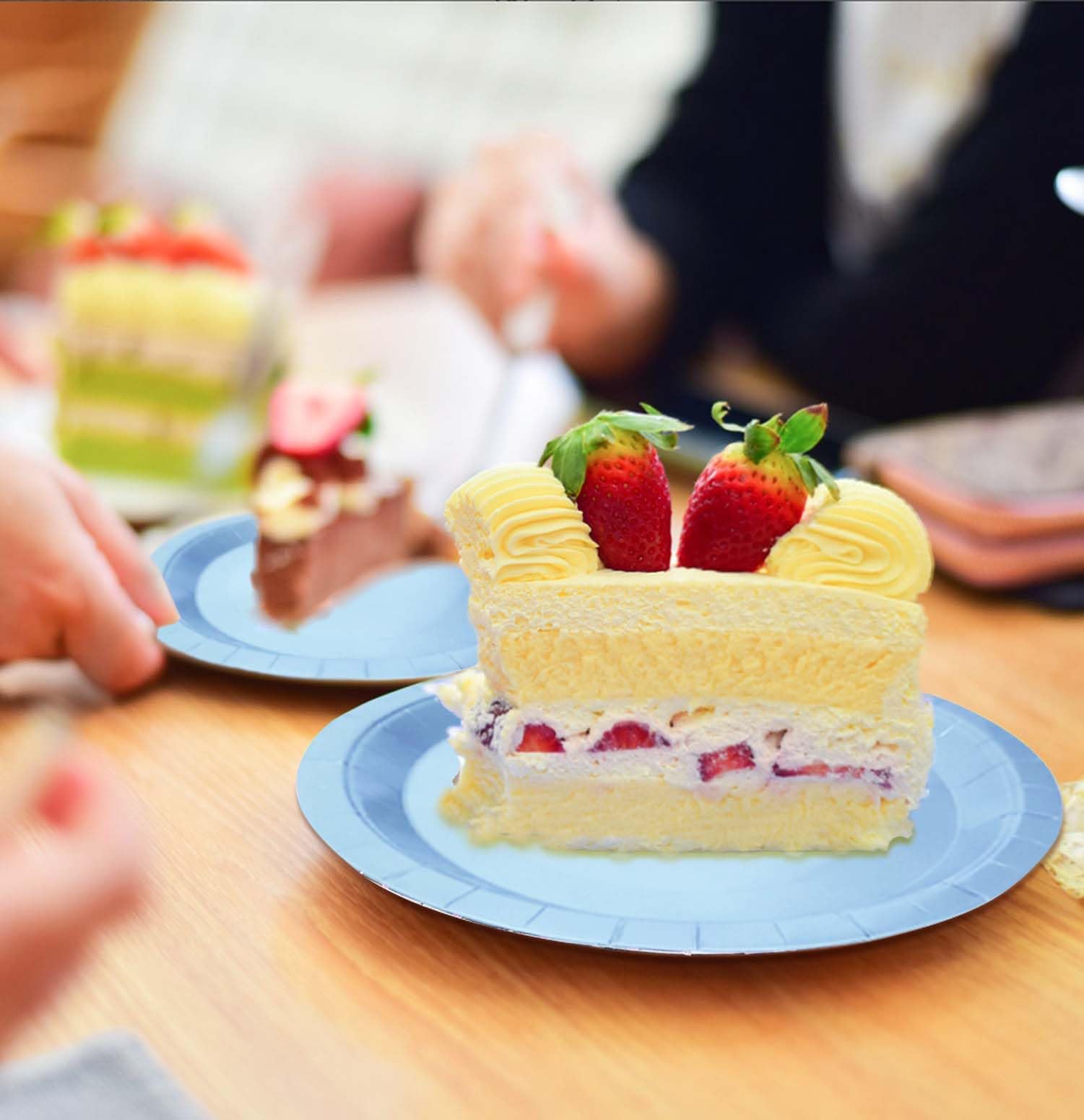 Bokon 100 Platos Desechables De Papel Iridiscentes, Platos Holográficos De Postre De 7 Y 9 Pulgadas, Suministros Redondos Para Cumpleaños, Bodas, Celebraciones, Pícnic, Fiestas (iridiscentes