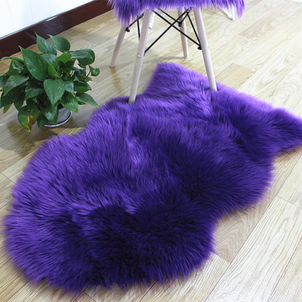 Plüsch Flauschige Teppiche Künstlicher Plüschteppich Kunstwolle Weiche Teppich Rutschfester Kunstfell Matte Rund Lammfell Fellteppich für Schlafzimmer Wohnzimmer Lila 65x200cm